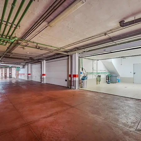 Spacious Ocean View Family Townhouse 아파트