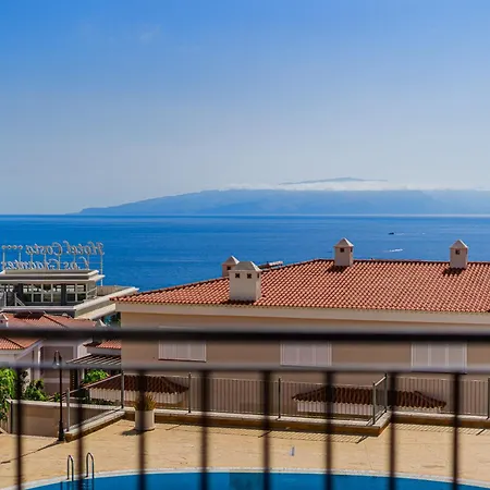 Spacious Ocean View Family Townhouse 아파트