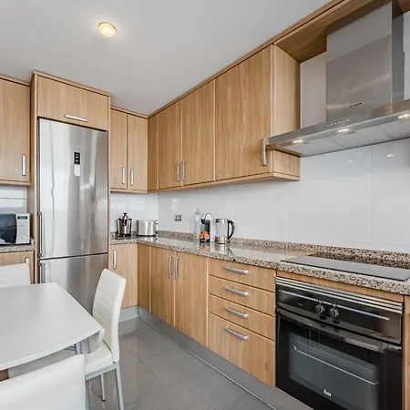 Spacious Ocean View Family Townhouse 아파트