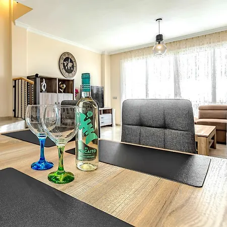 Spacious Ocean View Family Townhouse Apartment