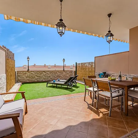 Spacious Ocean View Family Townhouse Apartment