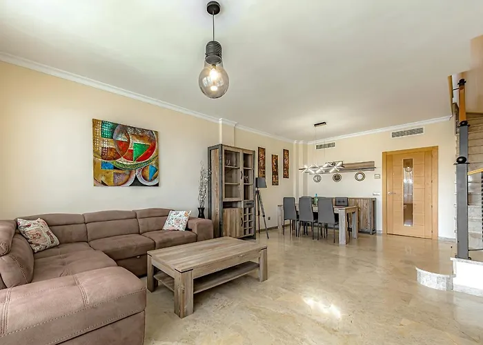 Spacious Ocean View Family Townhouse *