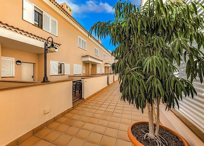 Spacious Ocean View Family Townhouse