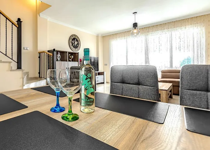 Spacious Ocean View Family Townhouse شقة