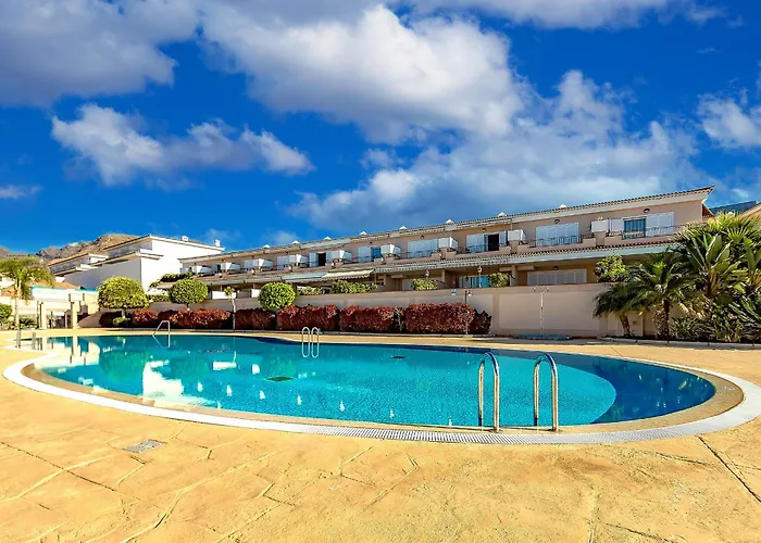 Spacious Ocean View Family Townhouse דירה *