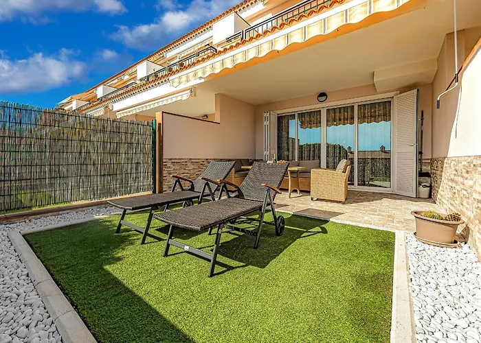 Spacious Ocean View Family Townhouse Apartment *