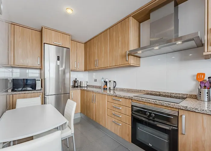 Spacious Ocean View Family Townhouse Apartment